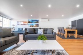 Central & Modern Inner City Apartment with Wi-Fi